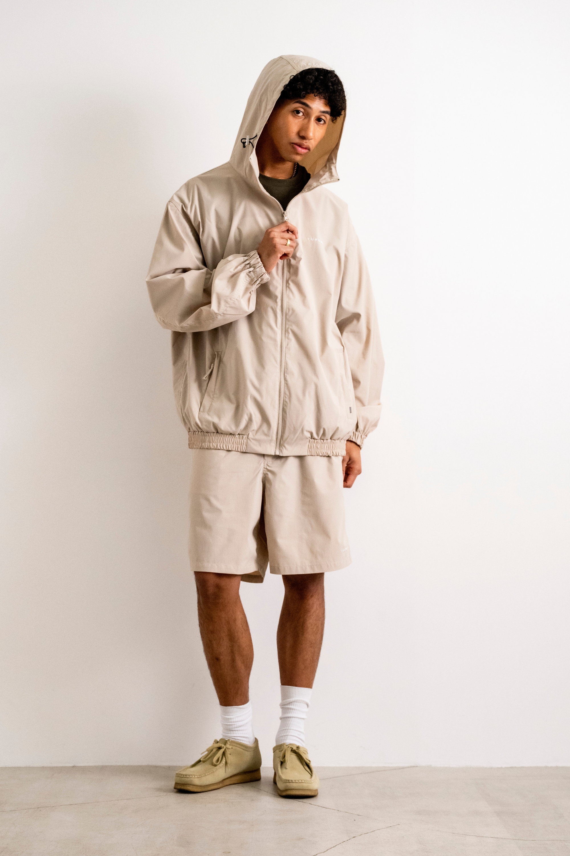 ジップフーディー（シャカシャカ）